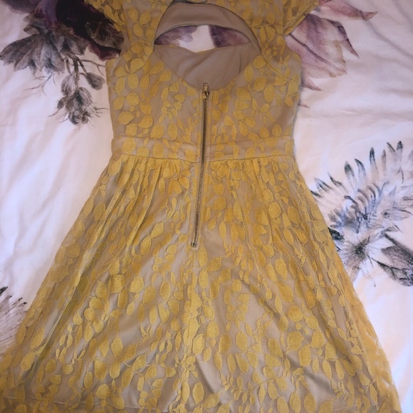 2 for 30$ ✨ LACE MUSTARD DRESS - Picture 2 of 2